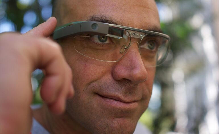 Google se lanza de nuevo al mundo de las gafas inteligentes con la compra de AdHawk